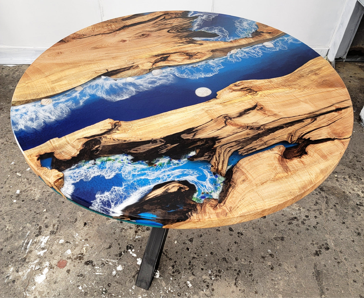 Choosing Between Walnut and Maple for Your Custom Table