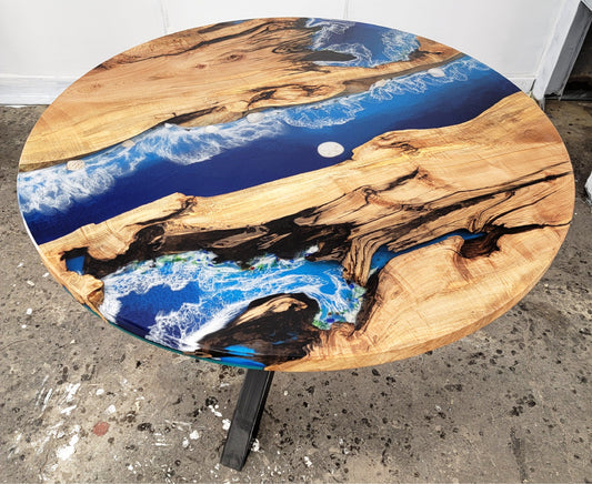 Choosing Between Walnut and Maple for Your Custom Table